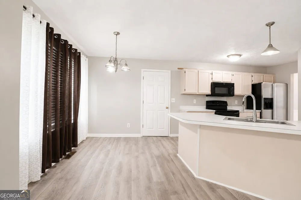 775 Stonemill MNR Lithonia, GA 30058