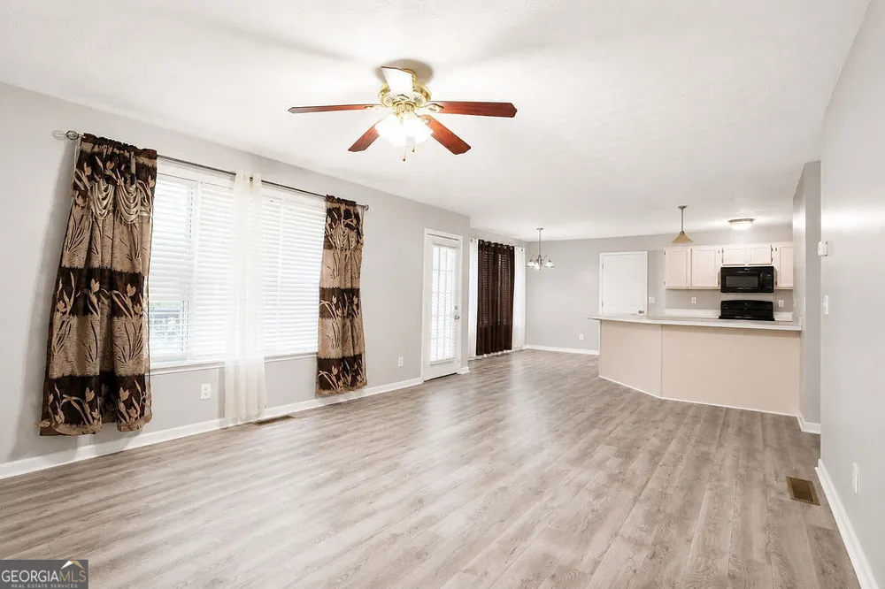 775 Stonemill MNR Lithonia, GA 30058