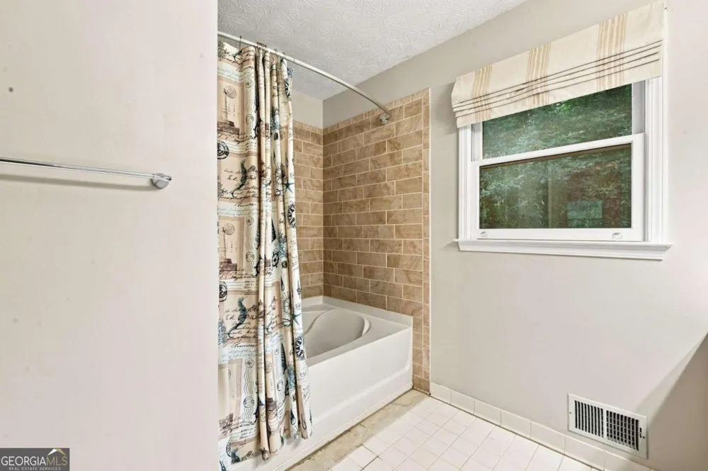 302 Crabapple CT Powder Springs, GA 30127