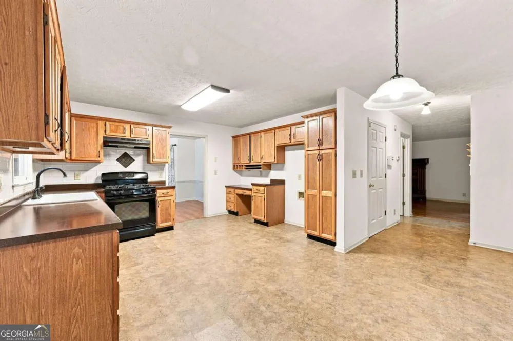 302 Crabapple CT Powder Springs, GA 30127