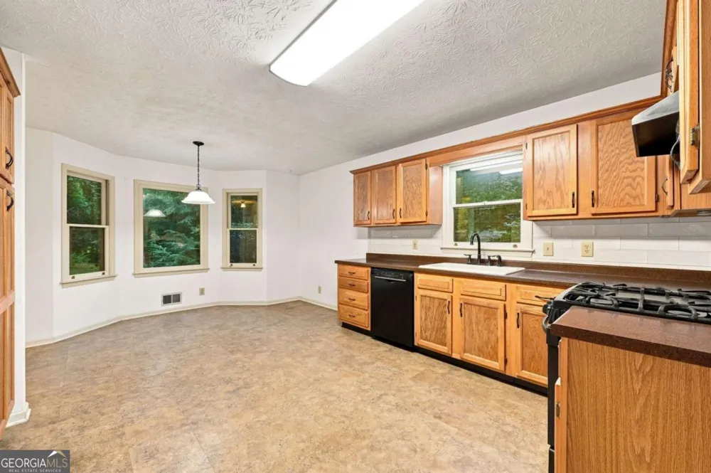302 Crabapple CT Powder Springs, GA 30127