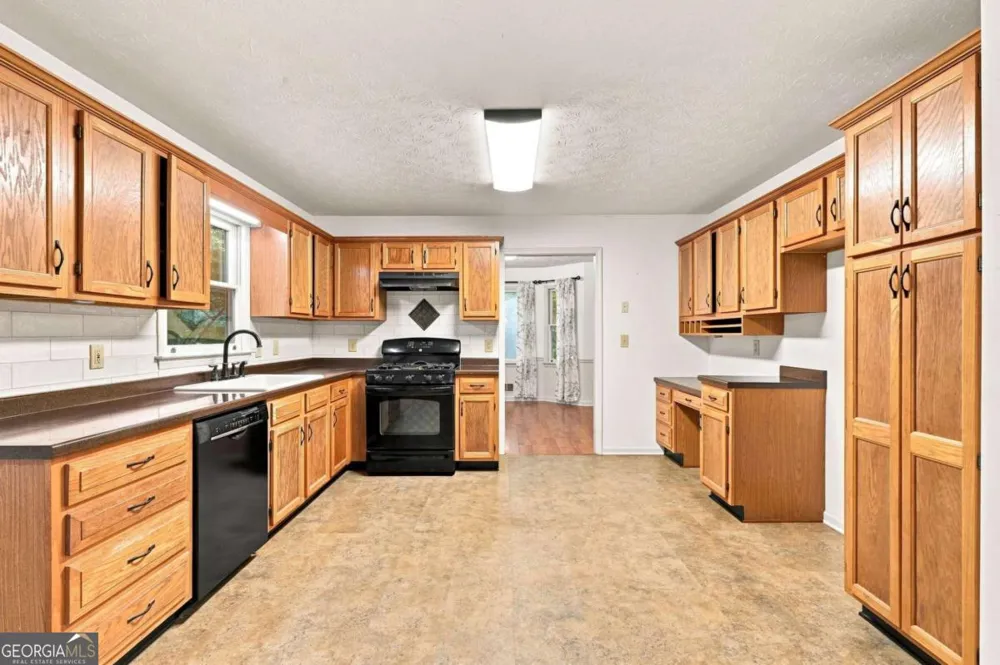 302 Crabapple CT Powder Springs, GA 30127
