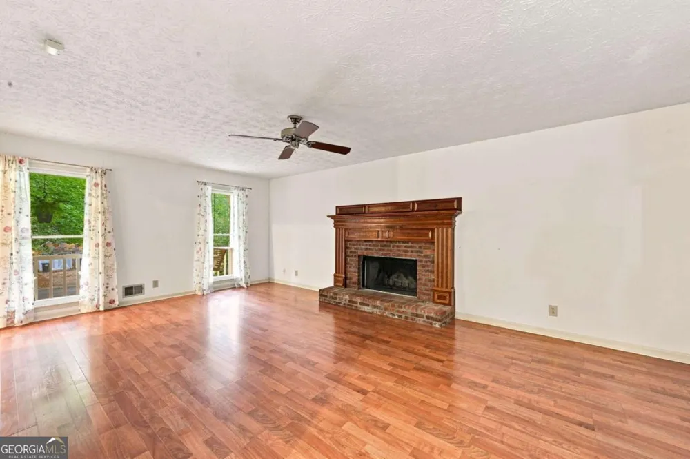 302 Crabapple CT Powder Springs, GA 30127