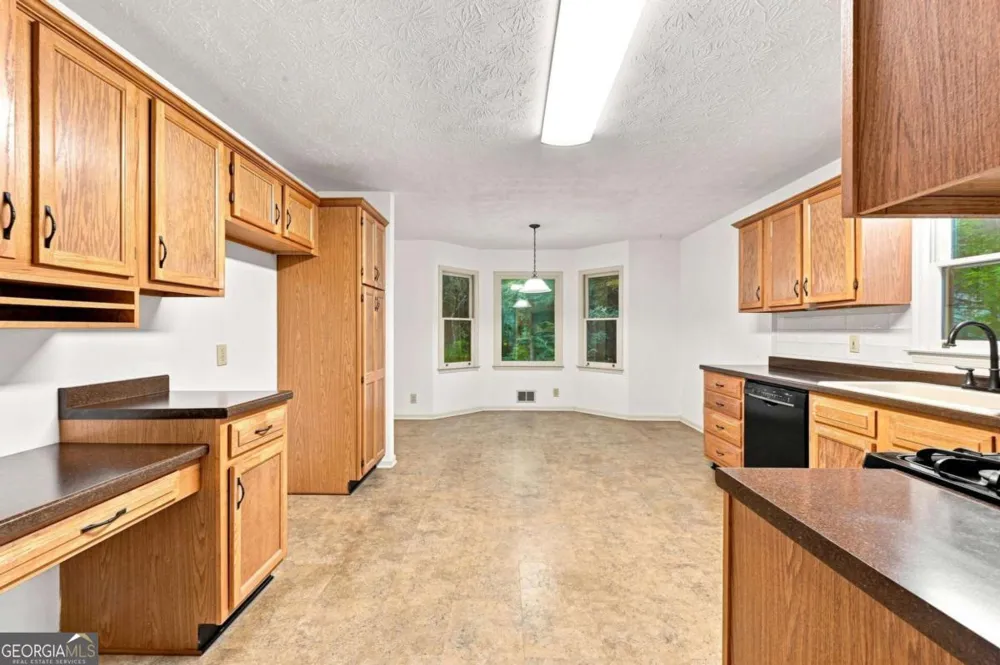 302 Crabapple CT Powder Springs, GA 30127