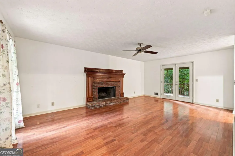 302 Crabapple CT Powder Springs, GA 30127