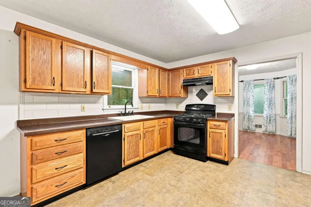 302 Crabapple CT Powder Springs, GA 30127