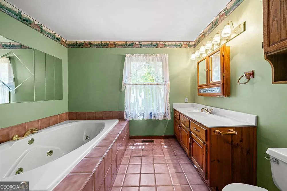 1247 Newport DR Ellijay, GA 30540