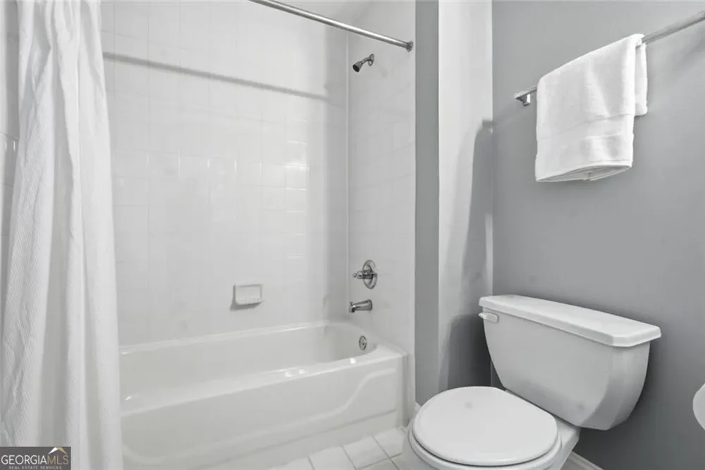 2482 Manor WALK Decatur, GA 30030