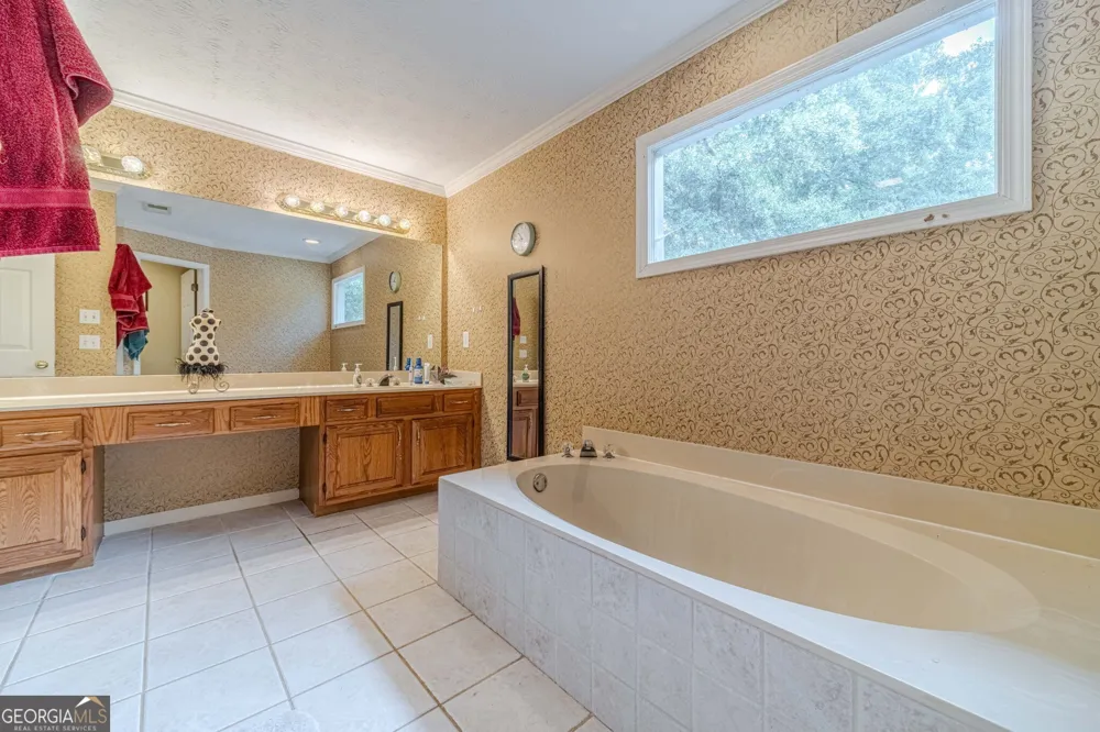 3316 Classic DR Snellville, GA 30078