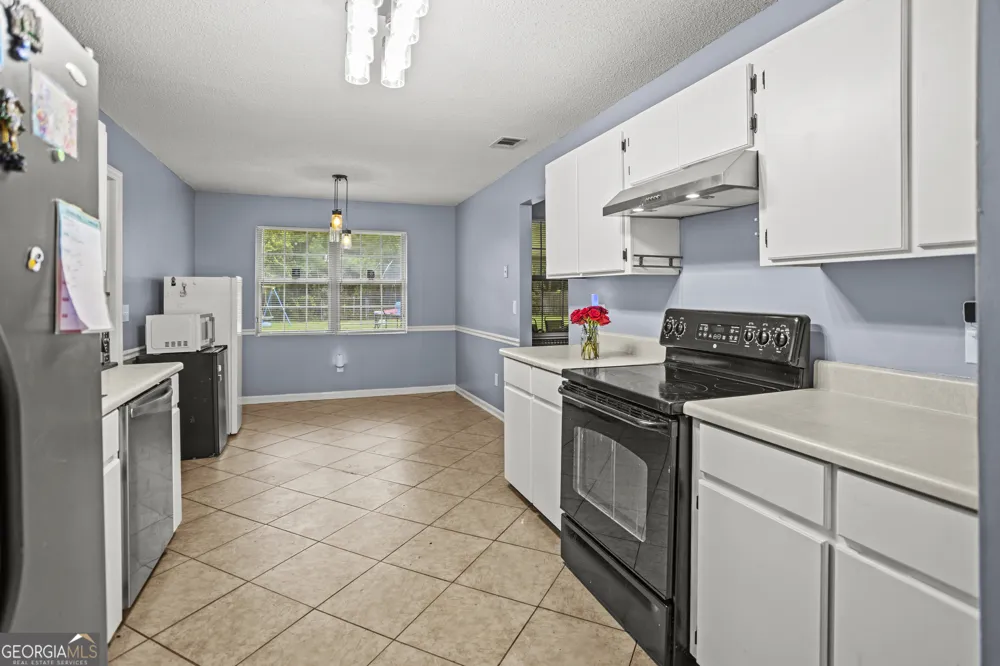 2360 Rowe ST Hinesville, GA 31313