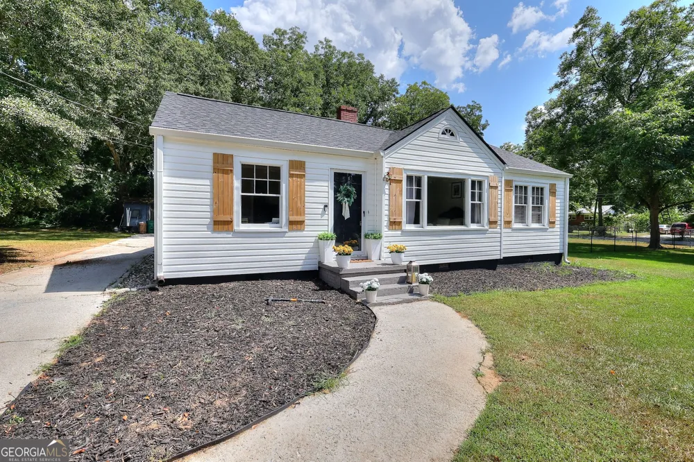 186 S Forest AVE Social Circle, GA 30025