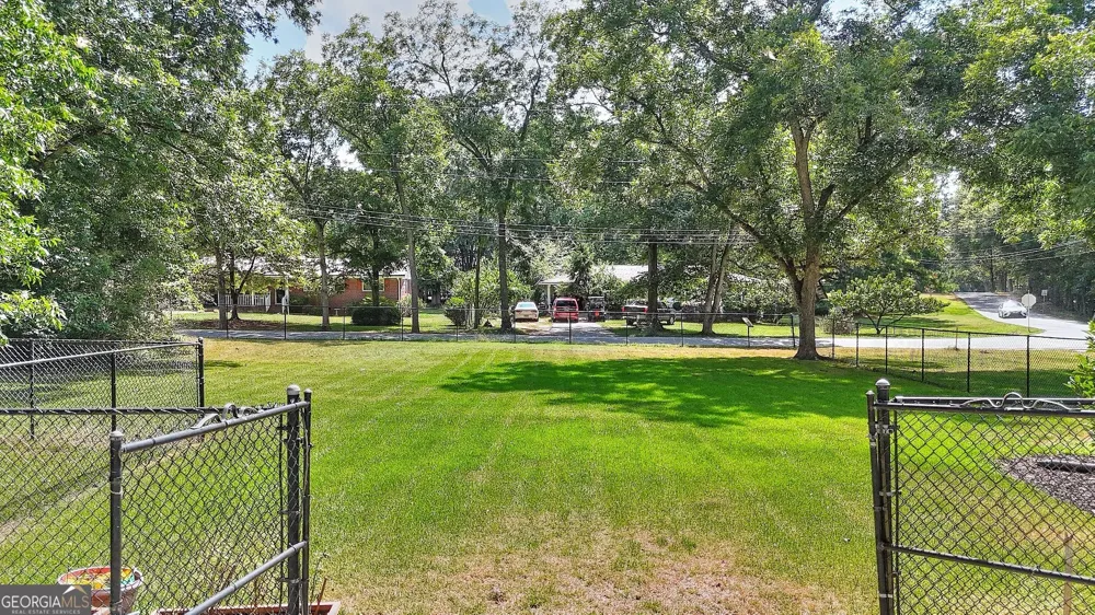 186 S Forest AVE Social Circle, GA 30025