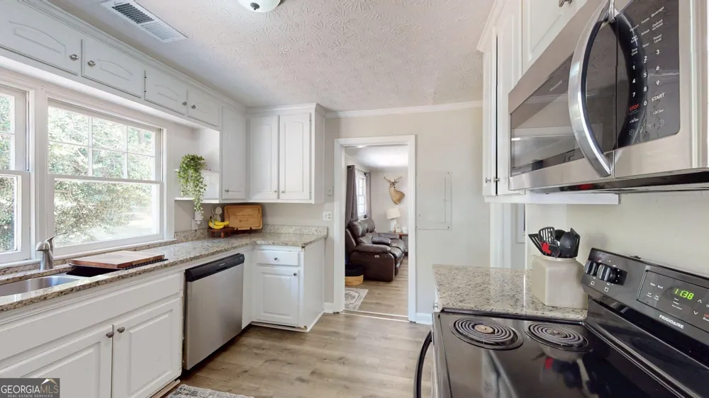186 S Forest AVE Social Circle, GA 30025