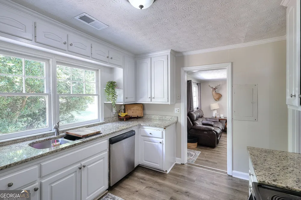 186 S Forest AVE Social Circle, GA 30025