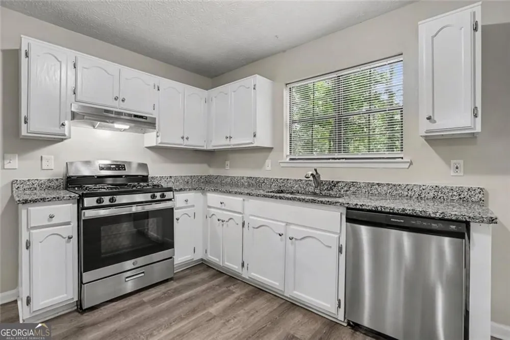5322 Walker RD Stone Mountain, GA 30088