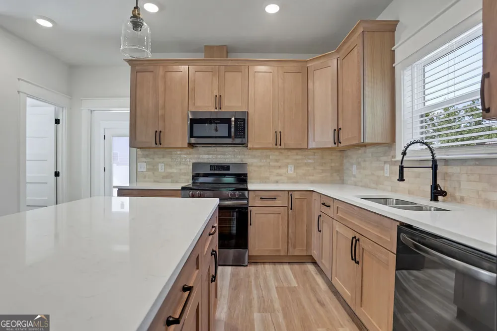 1005 E 35th ST Savannah, GA 31401