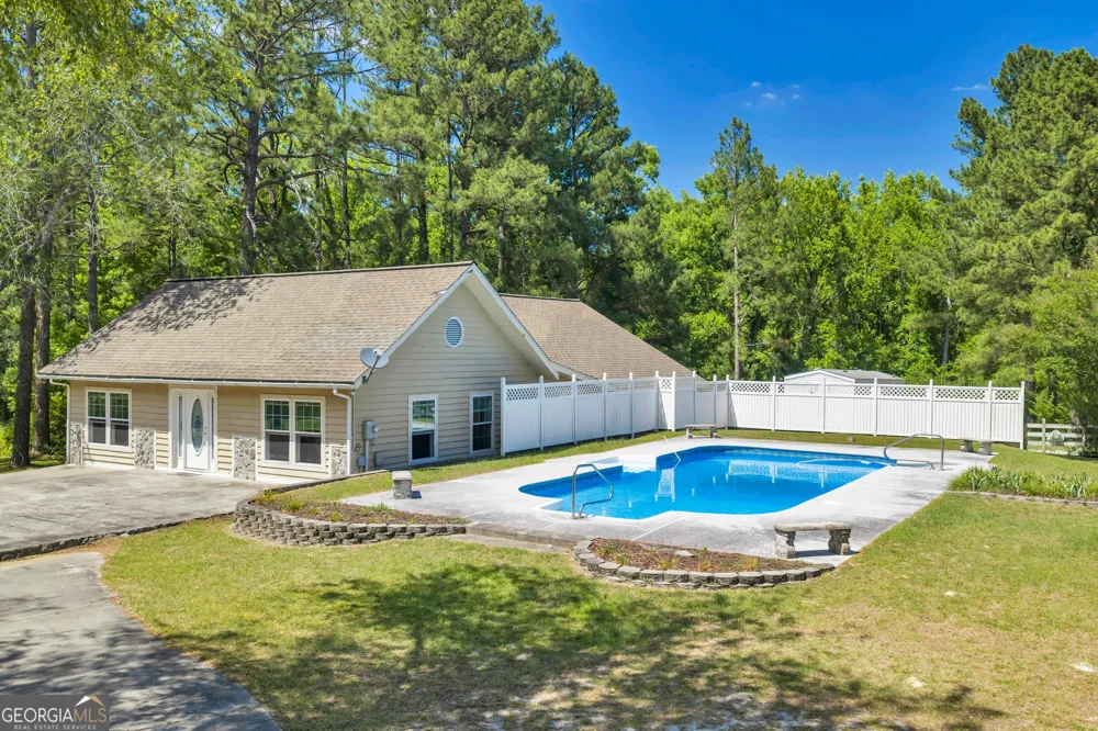 87 Georgia AVE Adrian, GA 31002