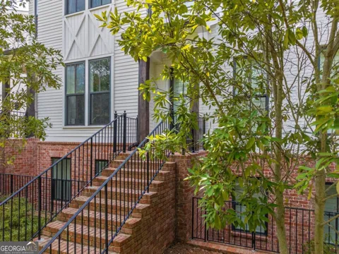 213 Phillips LN