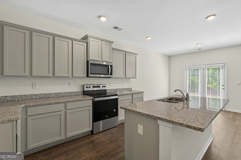 174 Hampton CIR McDonough, GA 30253