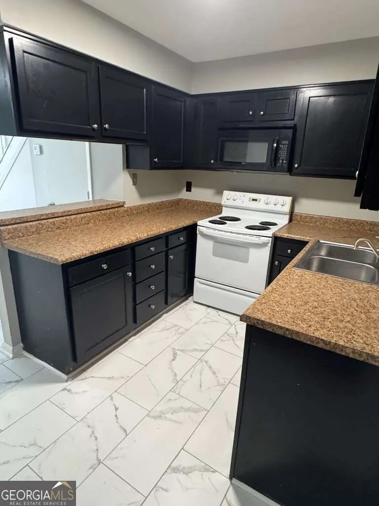 432 Prince Of Wales Stone Mountain, GA 30083