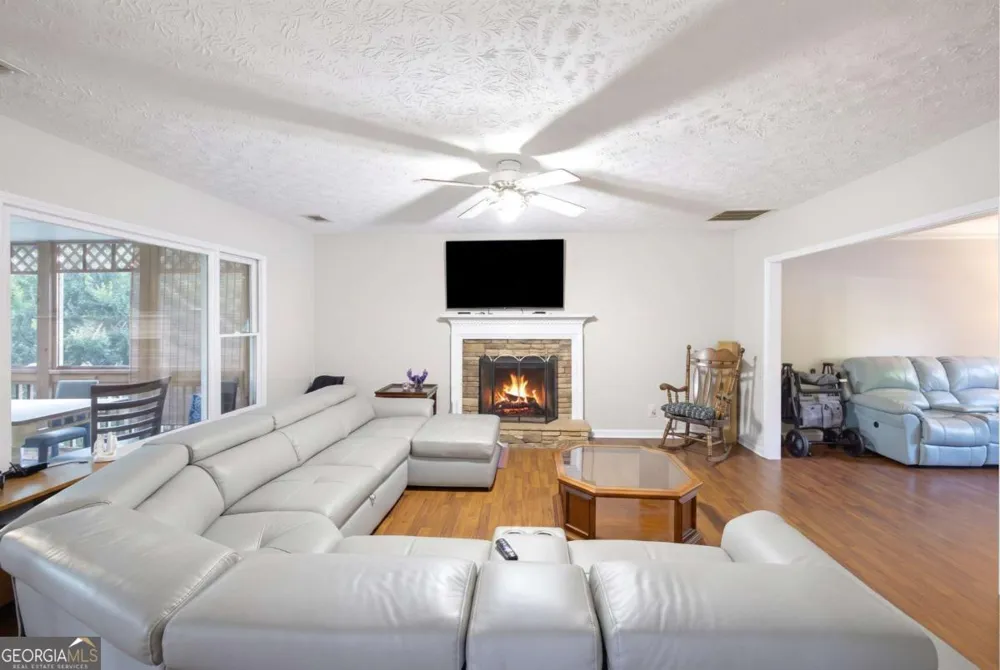 1920 Westover LN NW Kennesaw, GA 30152