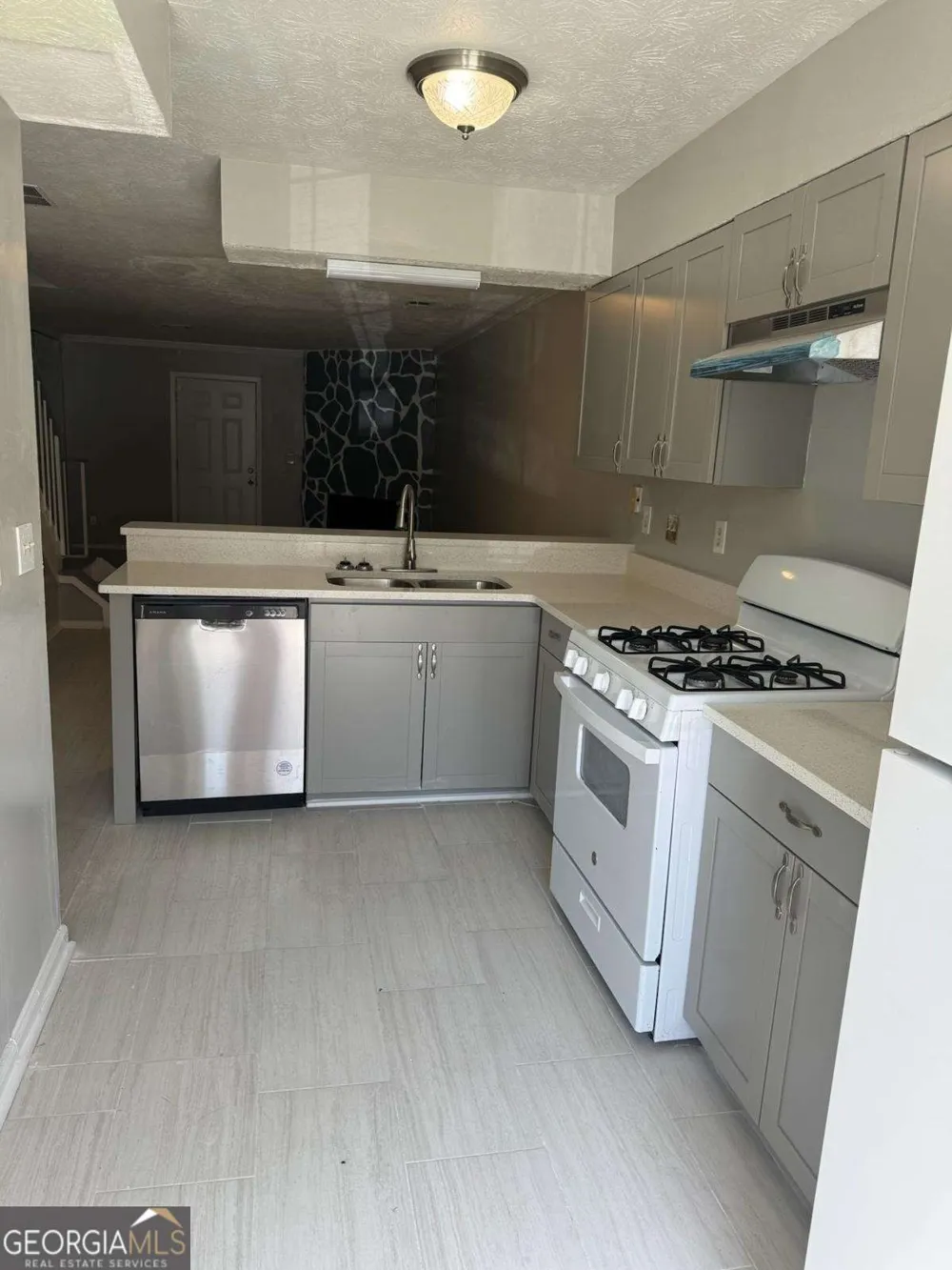 465 Prince Of Wales Stone Mountain, GA 30083