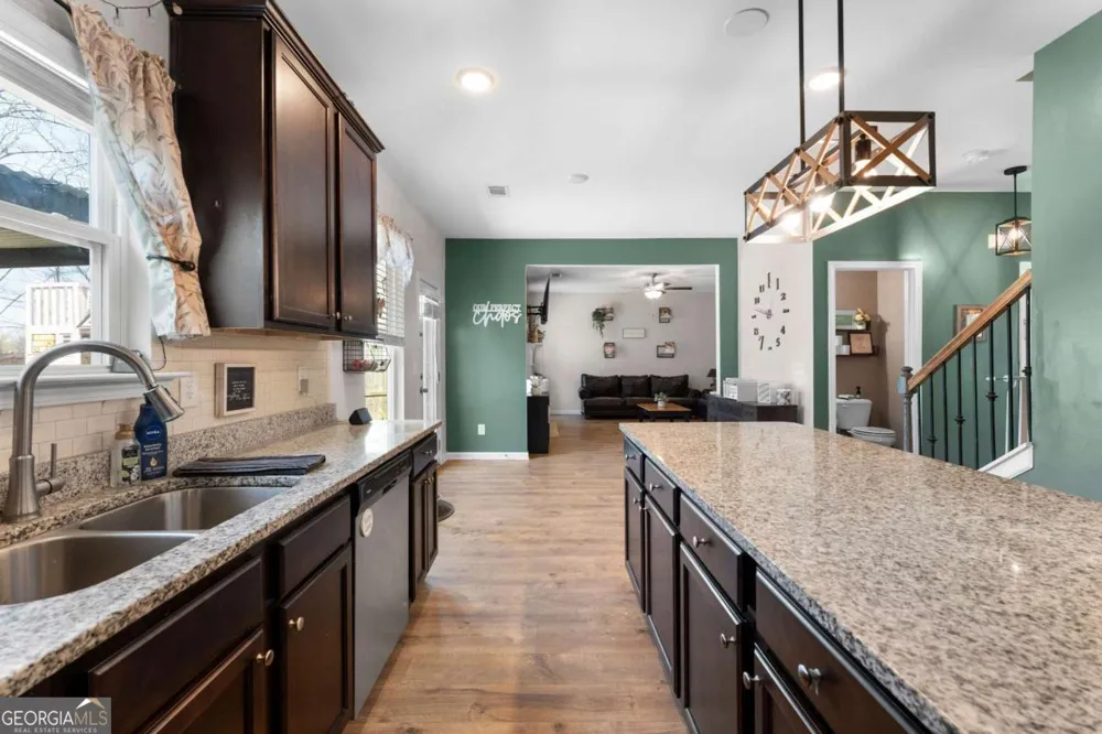 16 Colt CT Adairsville, GA 30103