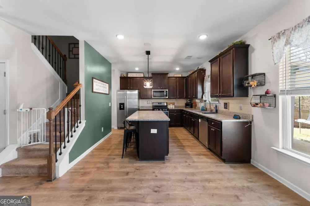 16 Colt CT Adairsville, GA 30103