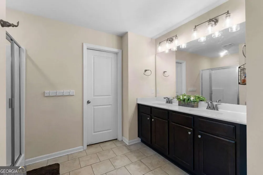 16 Colt CT Adairsville, GA 30103