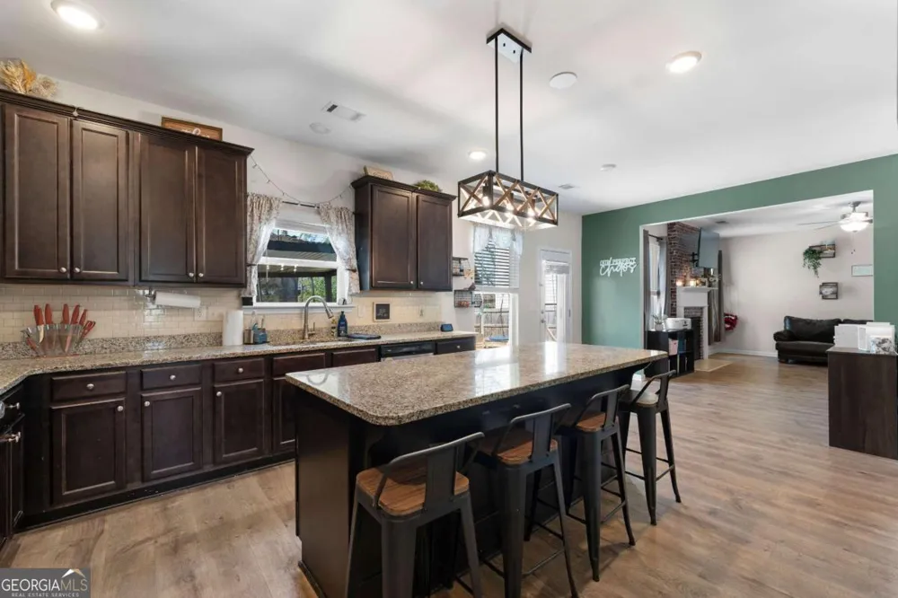 16 Colt CT Adairsville, GA 30103