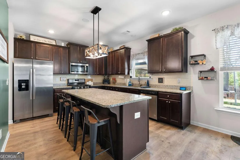 16 Colt CT Adairsville, GA 30103