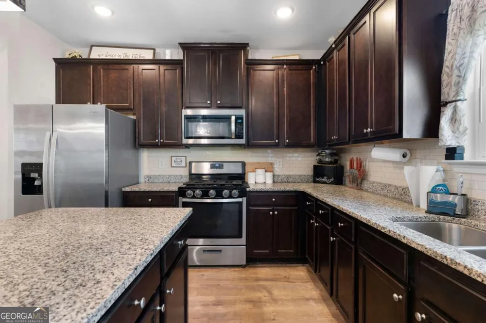 16 Colt CT Adairsville, GA 30103
