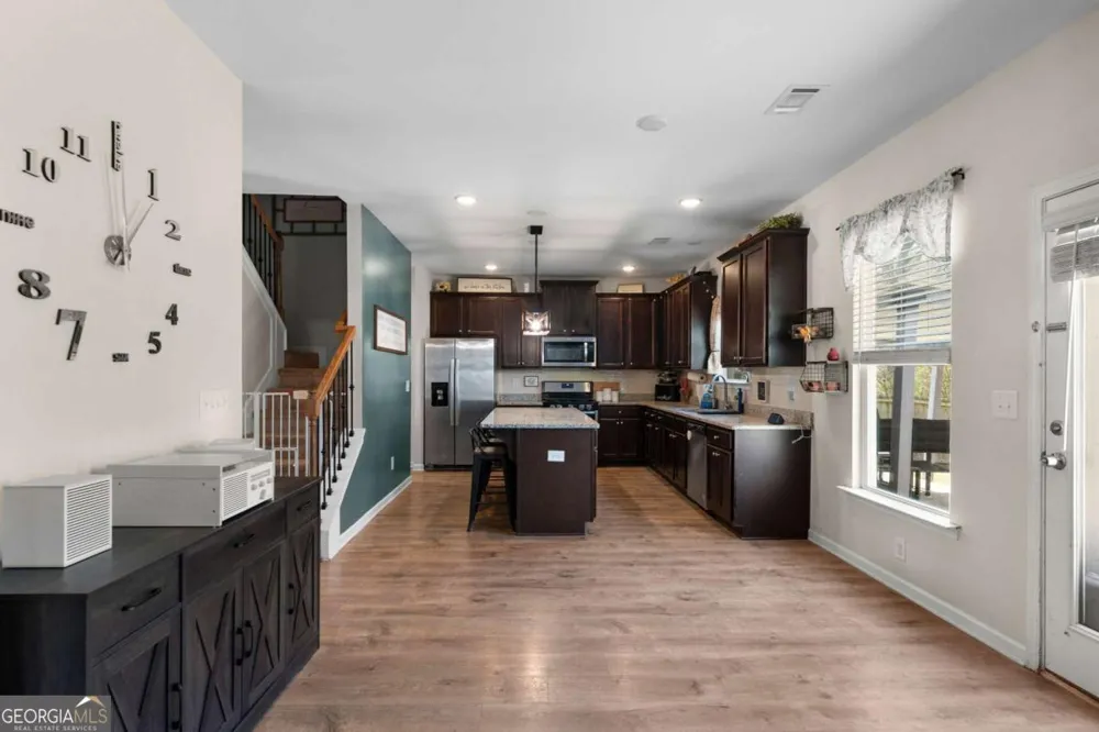 16 Colt CT Adairsville, GA 30103