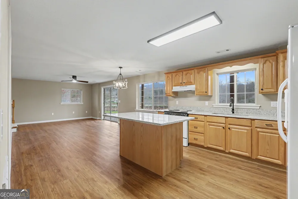 97 Kilmoore LN Hayesville, NC 28904