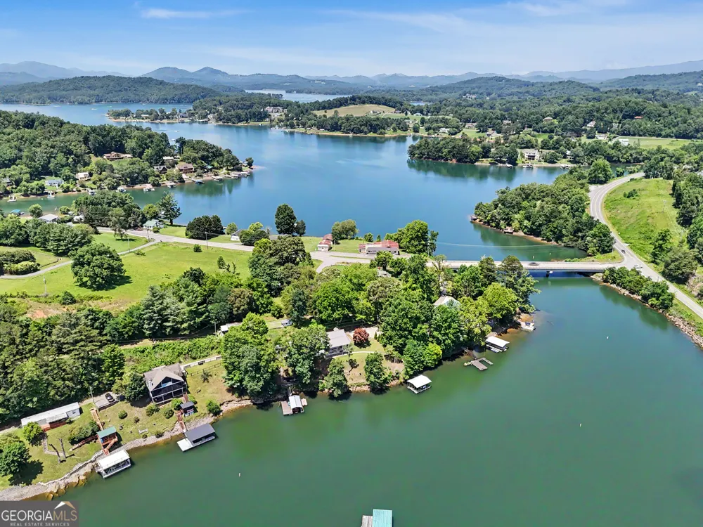 97 Kilmoore LN Hayesville, NC 28904