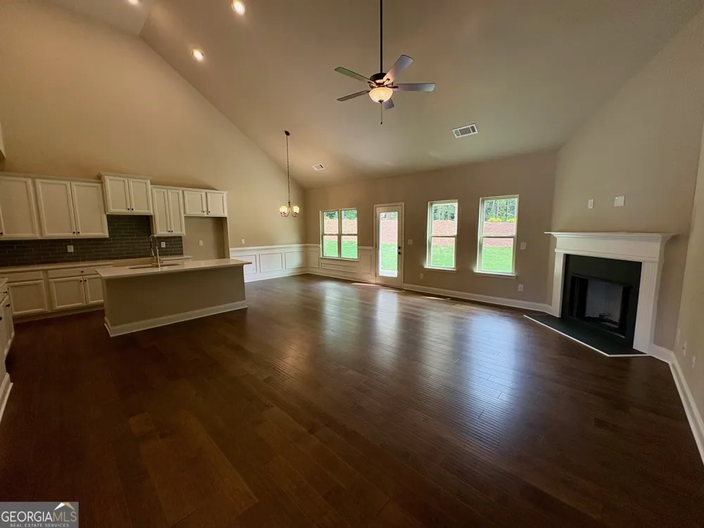1056 Lakeviewe Oaks CT Grayson, GA 30017