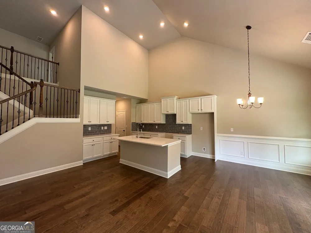1056 Lakeviewe Oaks CT Grayson, GA 30017