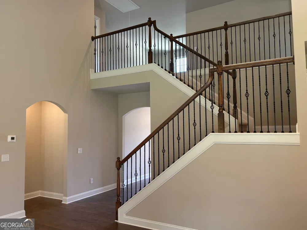 1056 Lakeviewe Oaks CT Grayson, GA 30017