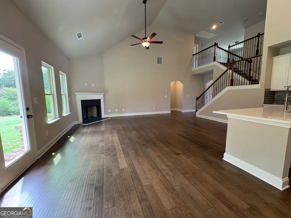 1056 Lakeviewe Oaks CT Grayson, GA 30017