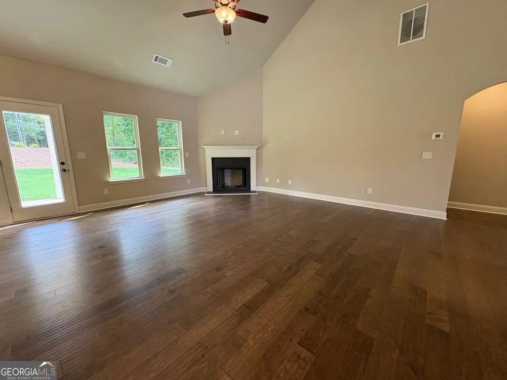 1056 Lakeviewe Oaks CT Grayson, GA 30017