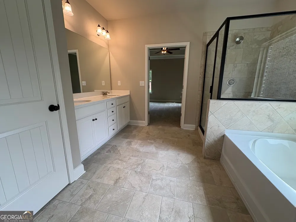 1056 Lakeviewe Oaks CT Grayson, GA 30017
