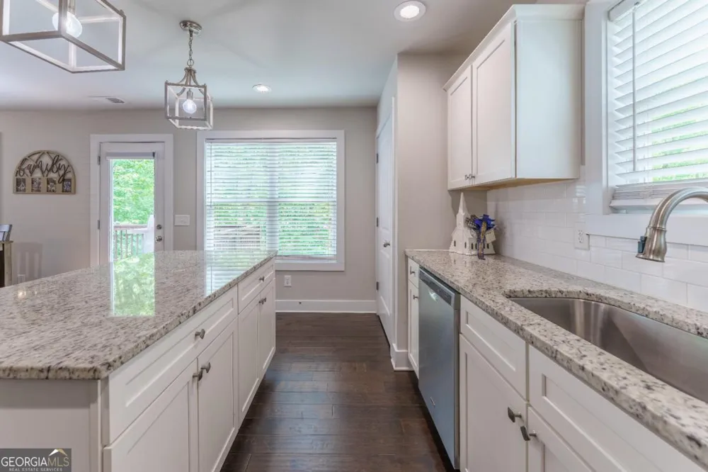 46 Longview DR Dawsonville, GA 30534