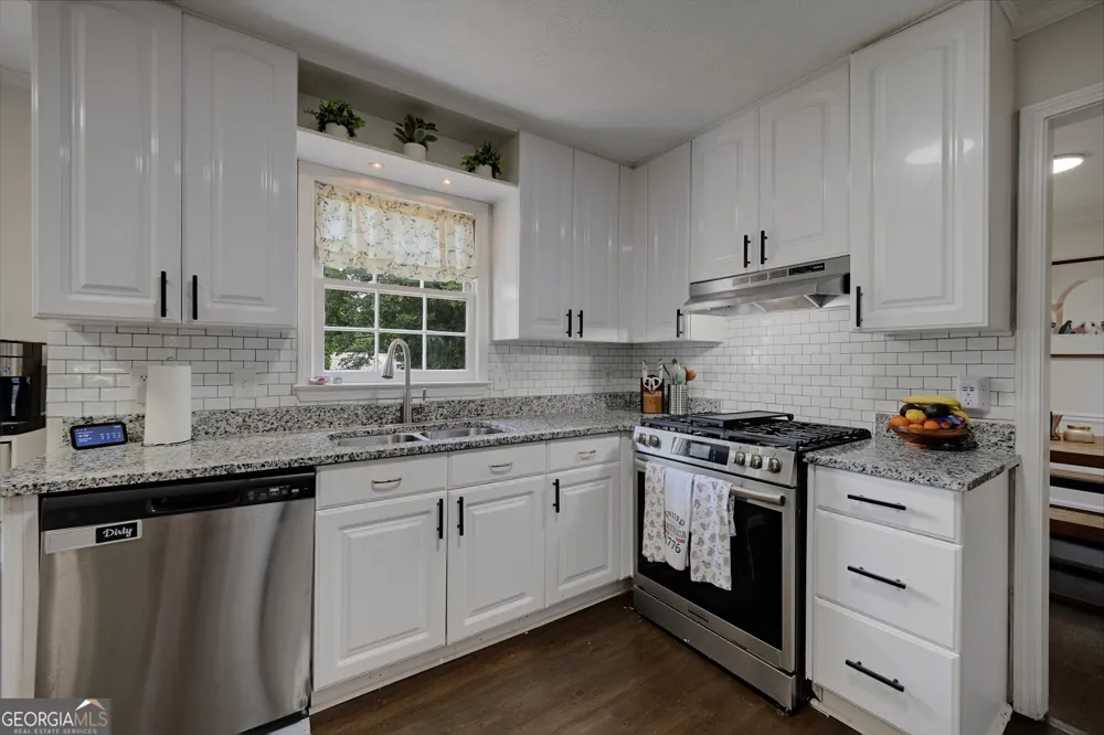 861 Lagoon CT Stone Mountain, GA 30083