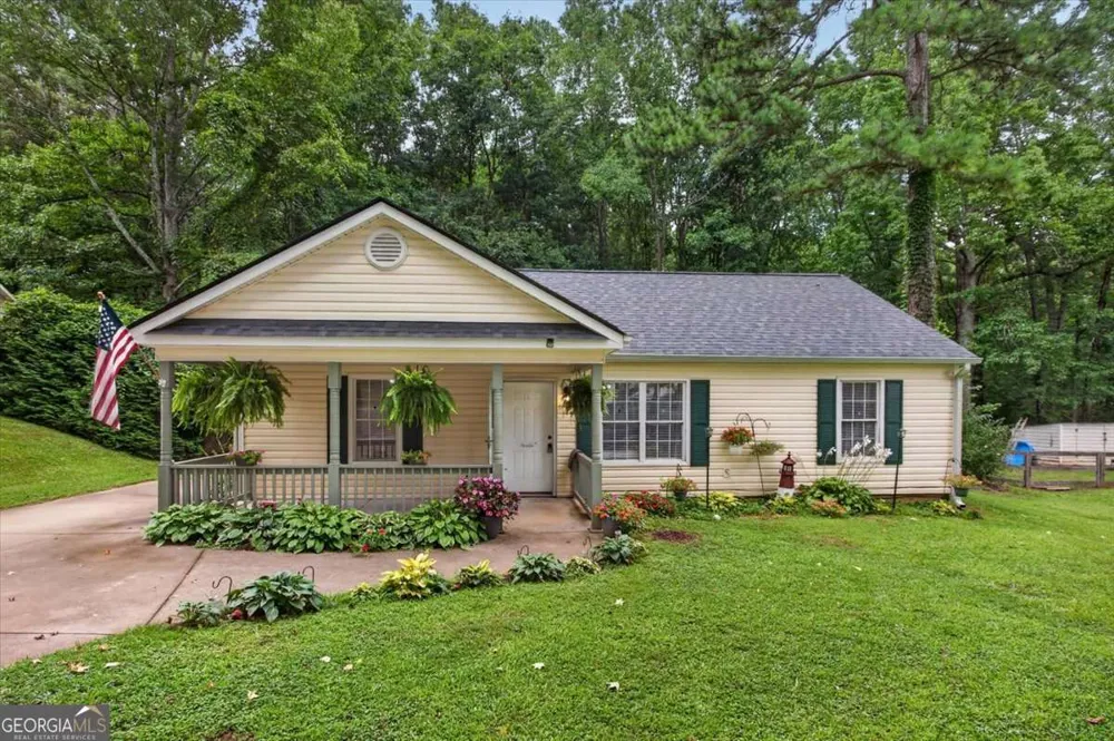 129 Whispering Pine LN NE White, GA 30184