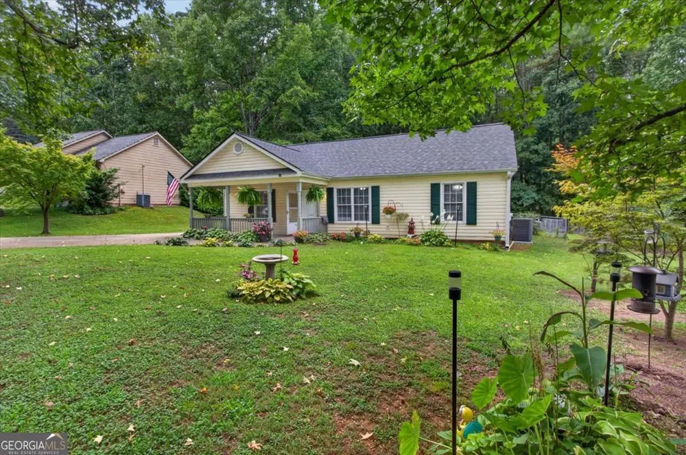 129 Whispering Pine LN NE White, GA 30184