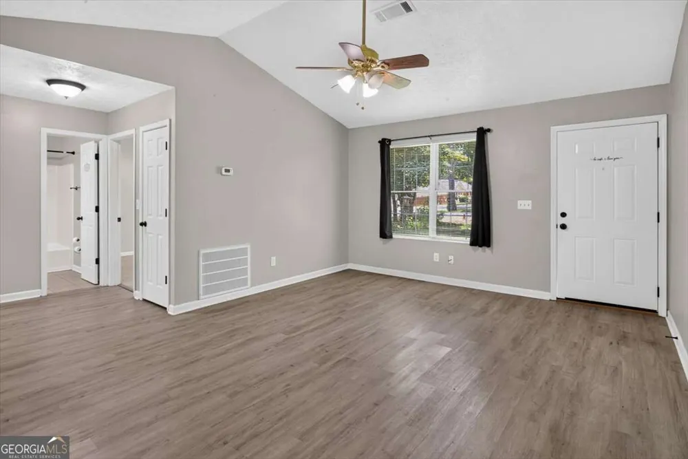 129 Whispering Pine LN NE White, GA 30184