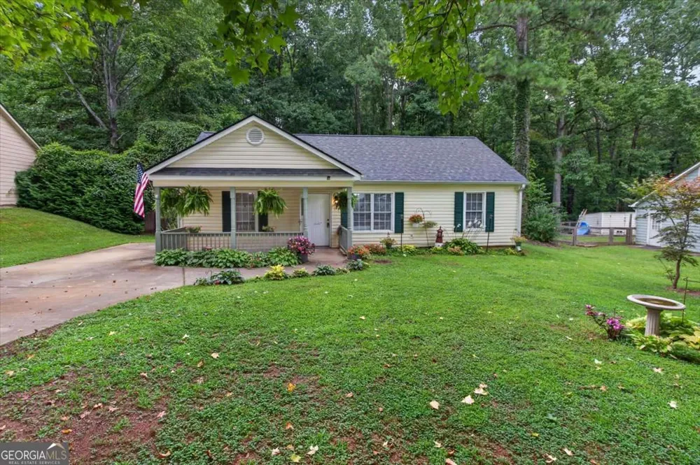 129 Whispering Pine LN NE White, GA 30184