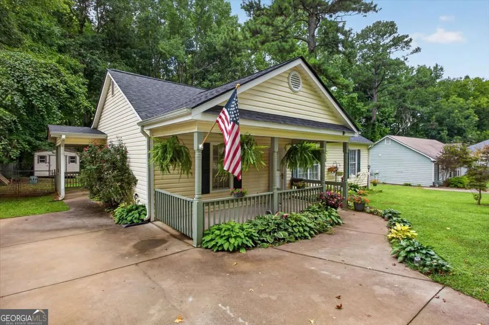 129 Whispering Pine LN NE White, GA 30184