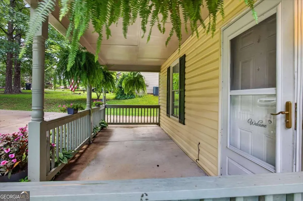 129 Whispering Pine LN NE White, GA 30184