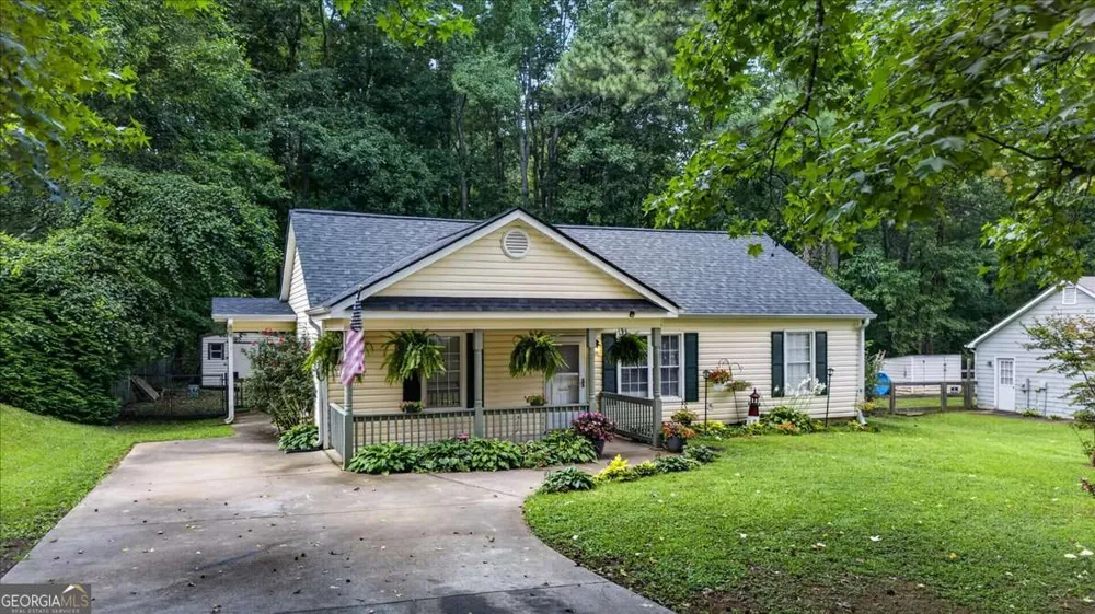 129 Whispering Pine LN NE White, GA 30184
